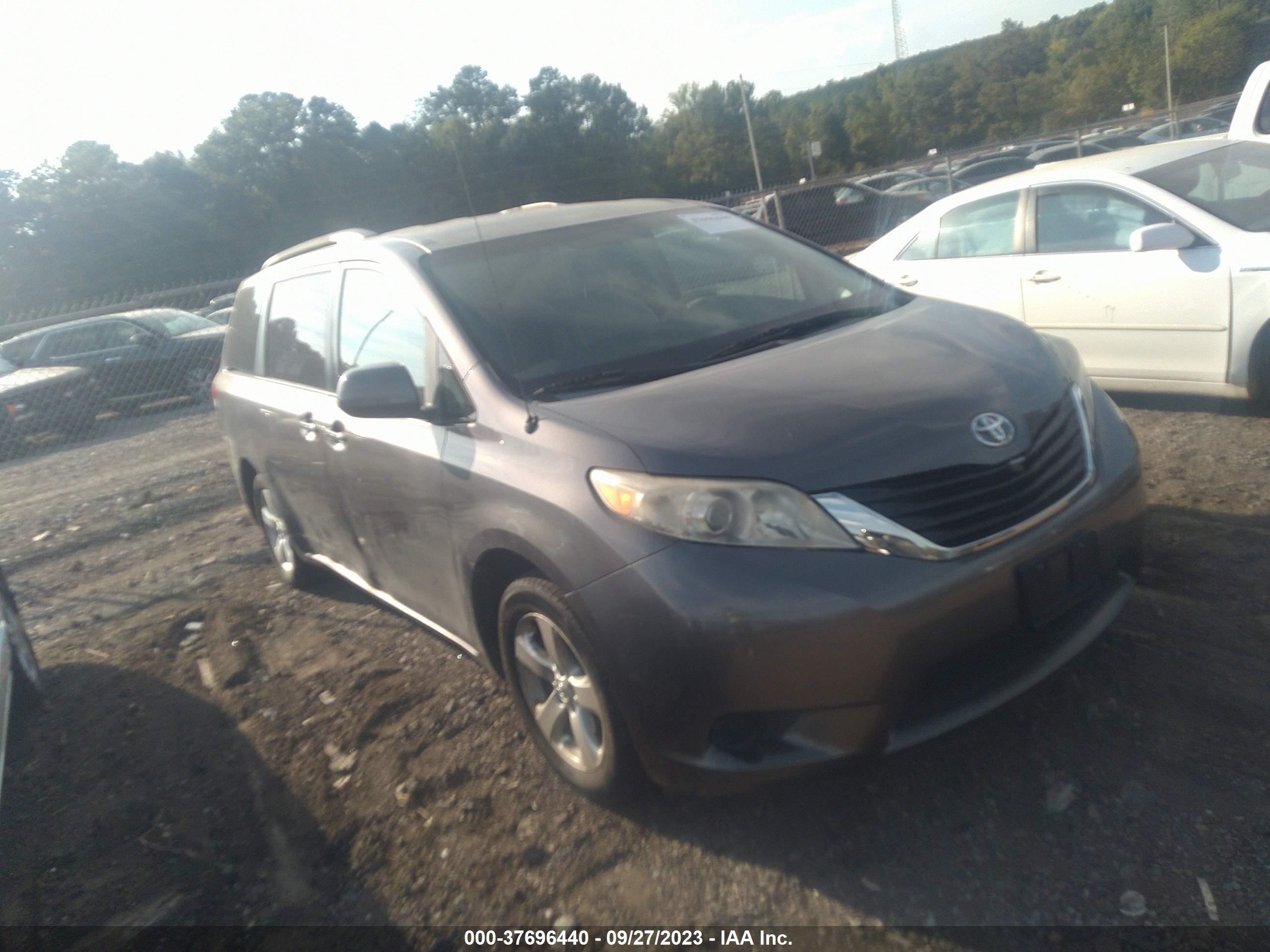 toyota sienna 2011 5tdkk3dc9bs127337