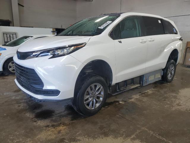 toyota sienna le 2022 5tdkrkec8ns096302