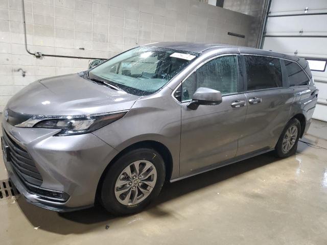 toyota sienna le 2024 5tdkrkec9rs211544