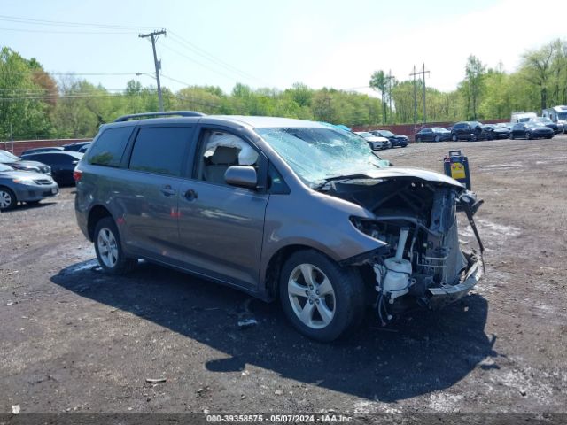 toyota sienna 2017 5tdkz3dc1hs811884