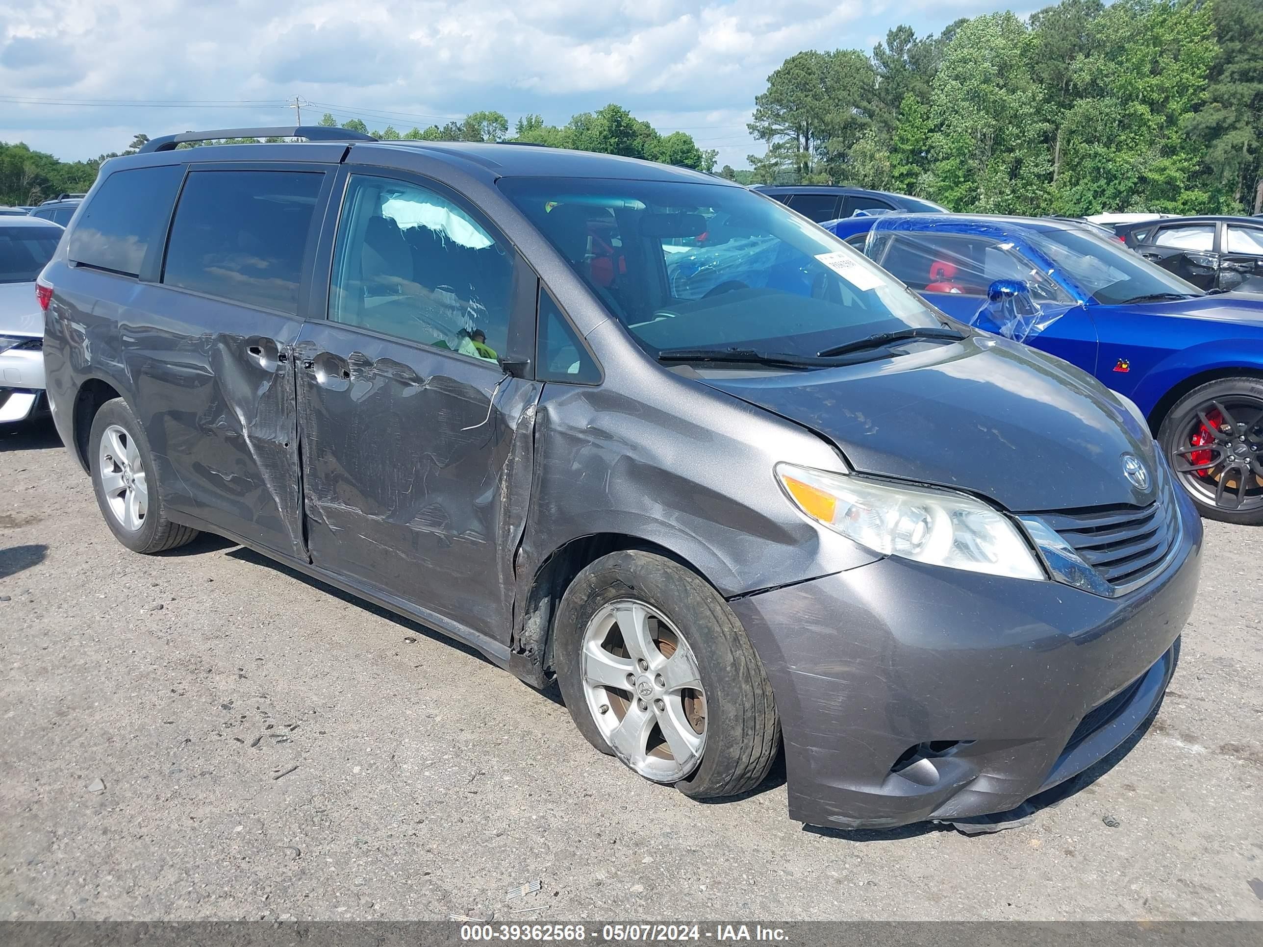 toyota sienna 2017 5tdkz3dc2hs798174