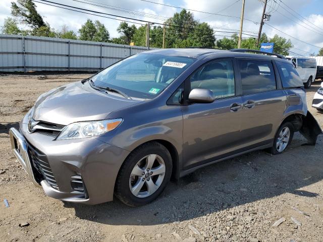 toyota sienna le 2018 5tdkz3dc2js956213