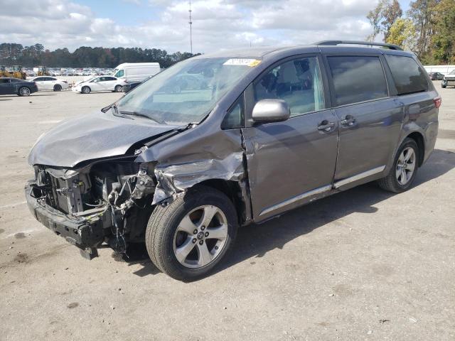 toyota sienna le 2018 5tdkz3dc4js915680