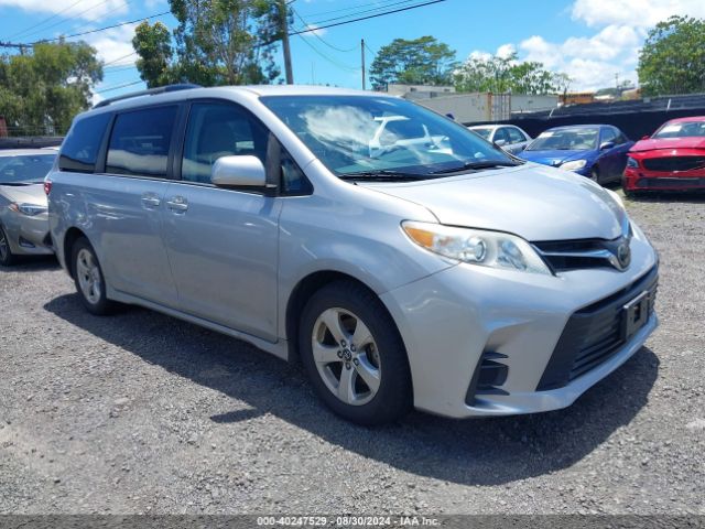 toyota sienna 2018 5tdkz3dc4js965771