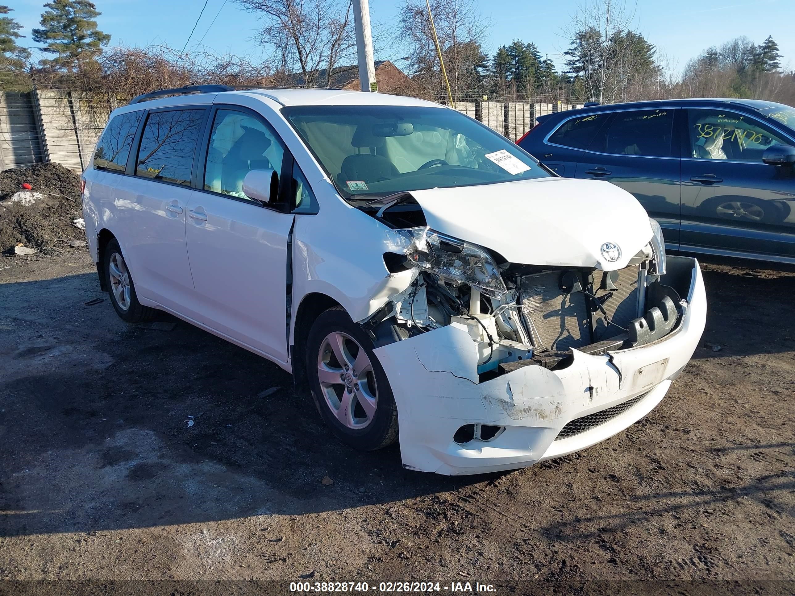 toyota sienna 2017 5tdkz3dc5hs895546