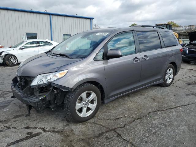 toyota sienna le 2018 5tdkz3dc5js954942