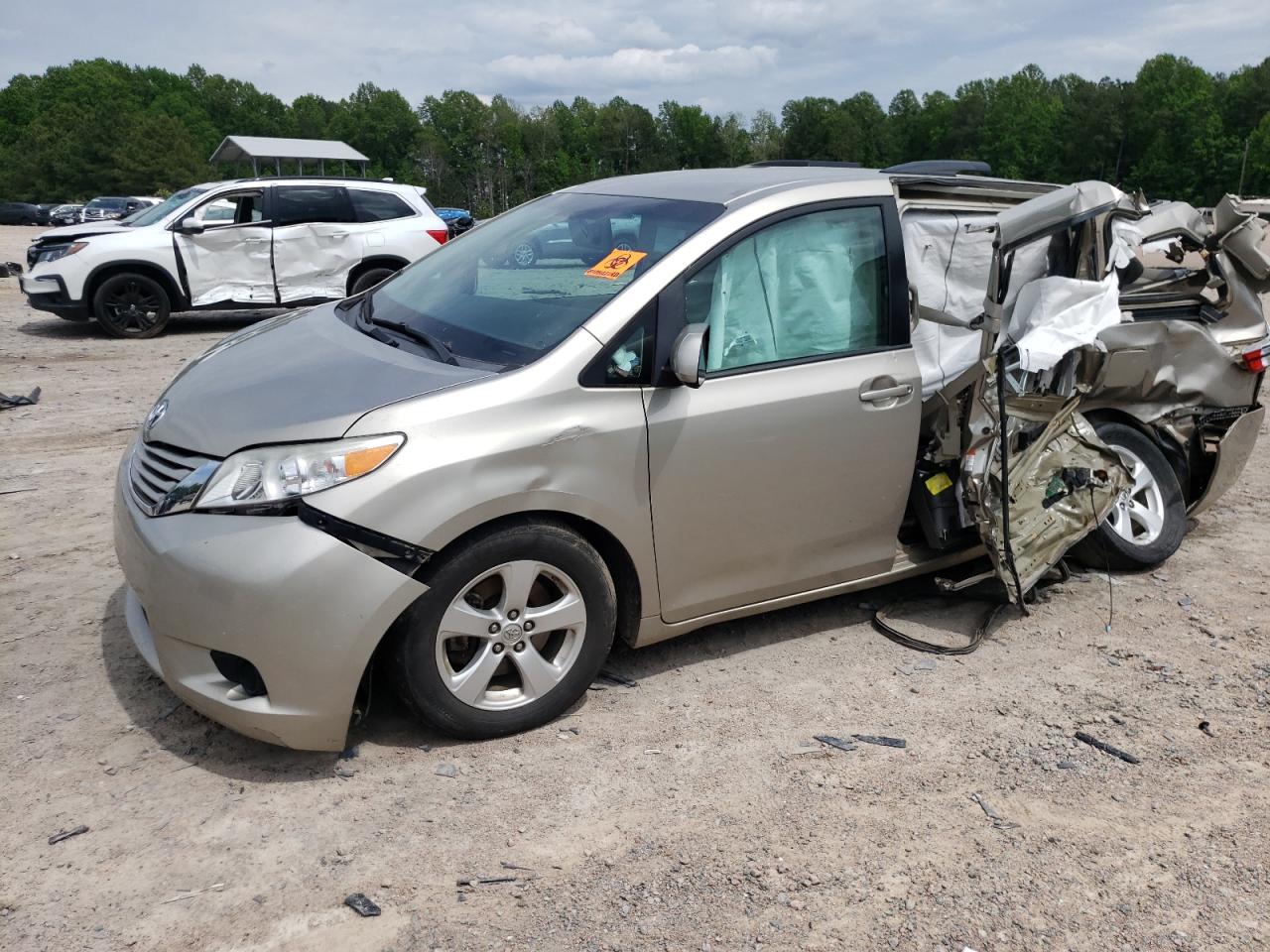 toyota sienna 2017 5tdkz3dc7hs782973