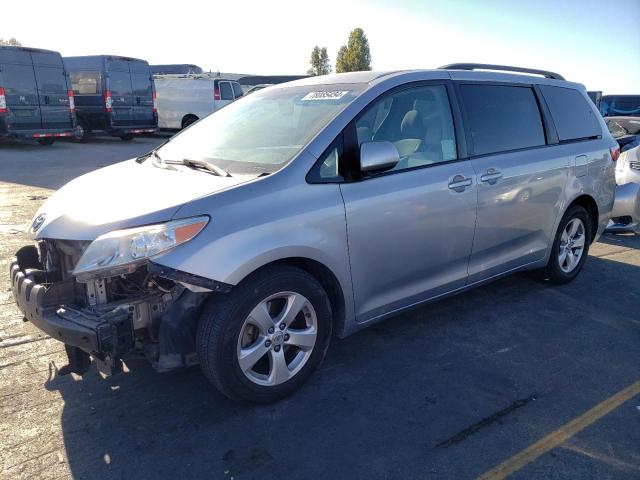 toyota sienna le 2017 5tdkz3dc7hs857817