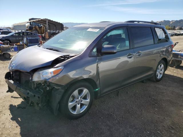 toyota sienna le 2017 5tdkz3dc7hs878313