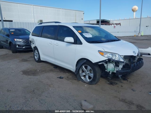 toyota sienna 2017 5tdkz3dc7hs888081