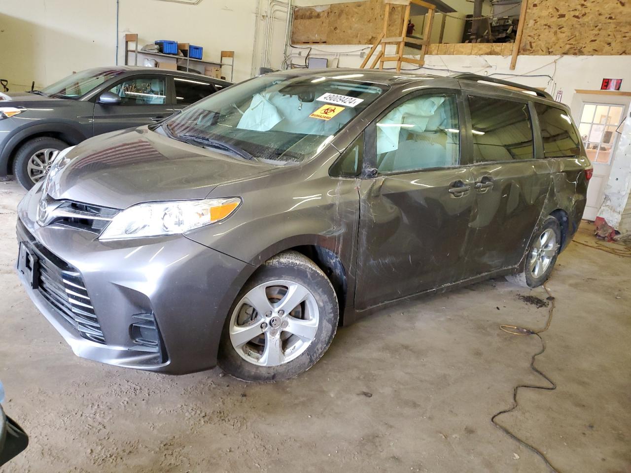 toyota sienna 2018 5tdkz3dc8js905668