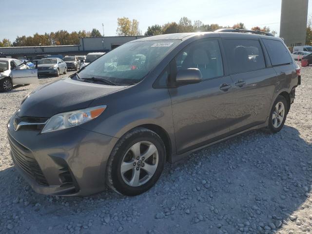 toyota sienna le 2018 5tdkz3dc8js938900