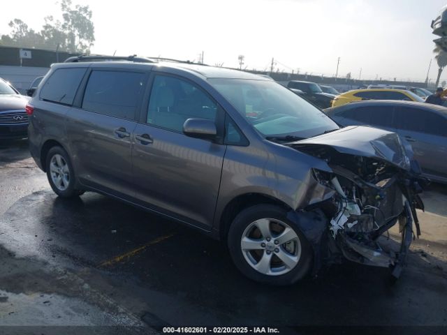 toyota sienna 2017 5tdkz3dcxhs841448