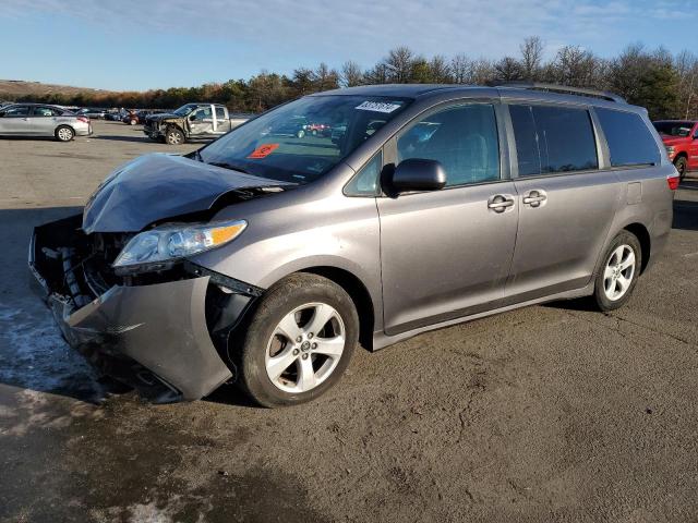 toyota sienna le 2019 5tdkz3dcxks972631