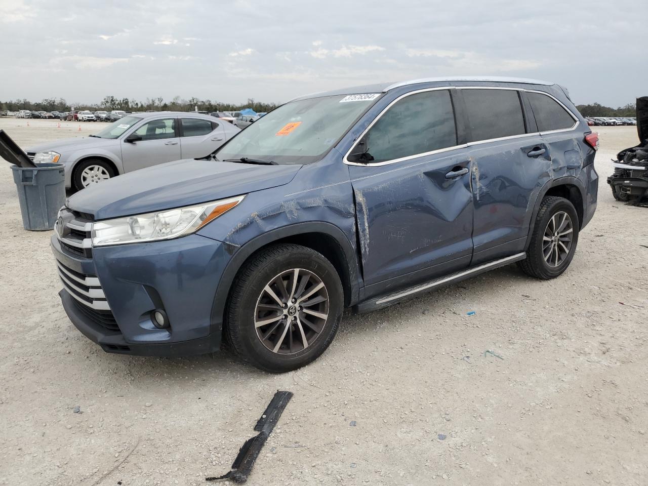 toyota highlander 2017 5tdkzrfh3hs194144