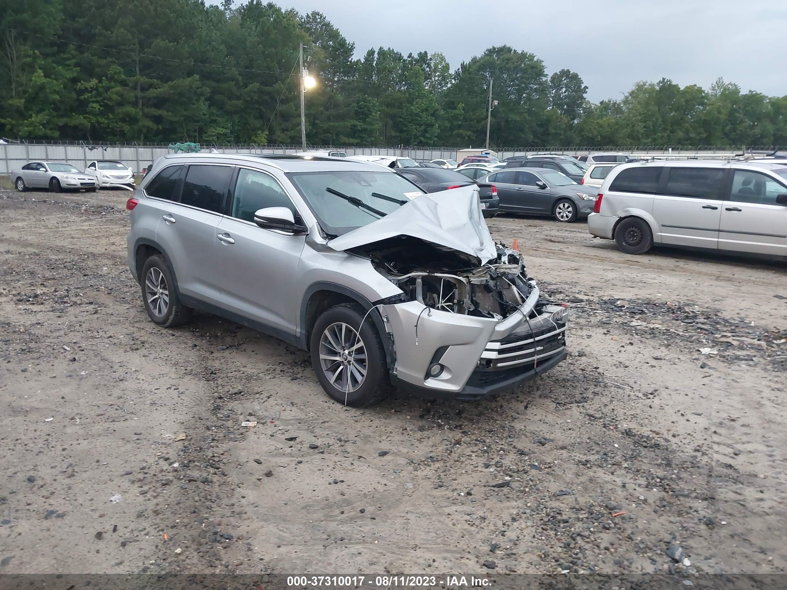 toyota highlander 2019 5tdkzrfh8ks560414