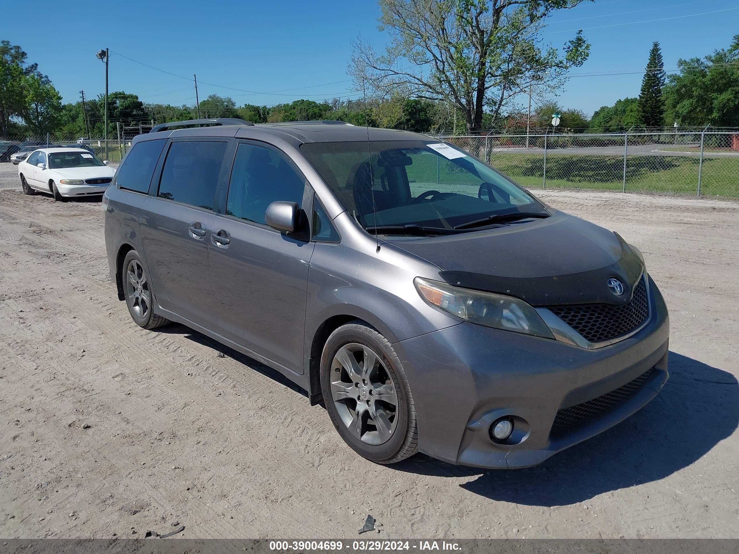 toyota sienna 2011 5tdxk3dc4bs078585