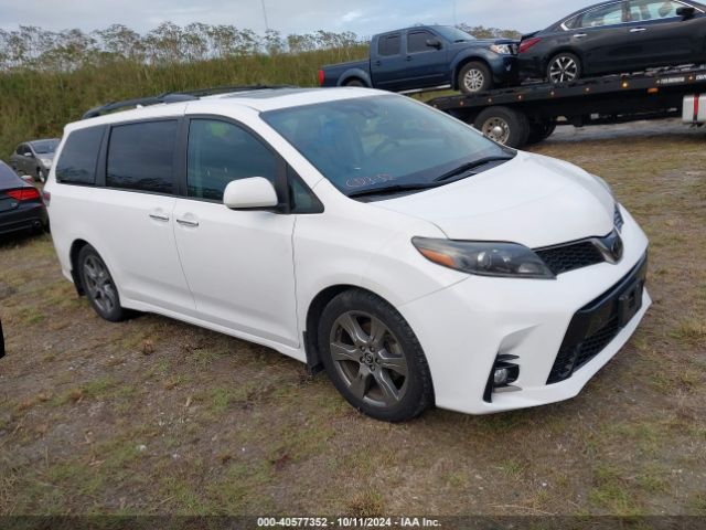 toyota sienna 2018 5tdxz3dc1js942986