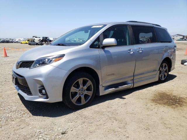 toyota sienna se 2018 5tdxz3dcxjs965943