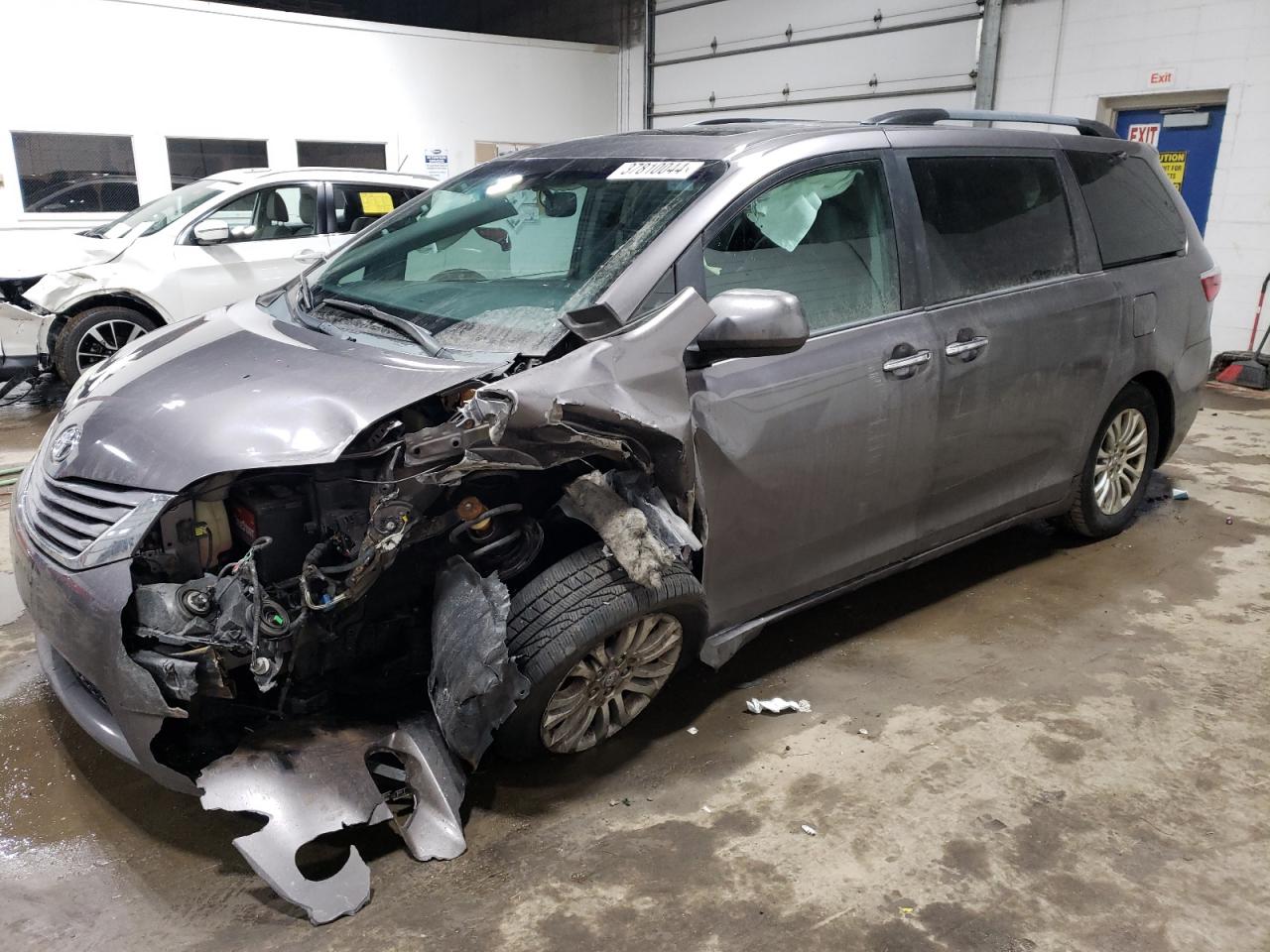 toyota sienna 2015 5tdyk3dc2fs541382