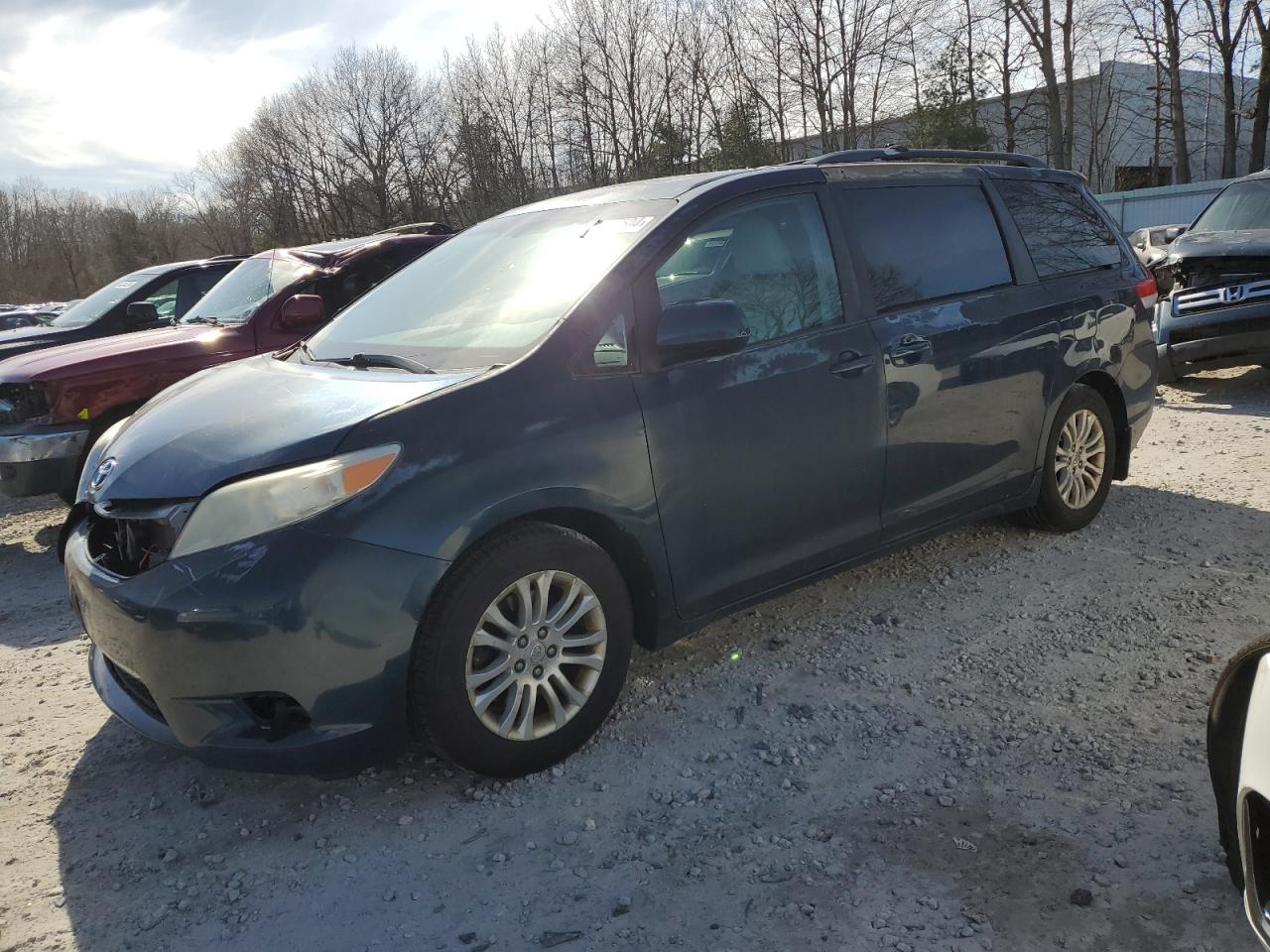 toyota sienna 2011 5tdyk3dc3bs037112