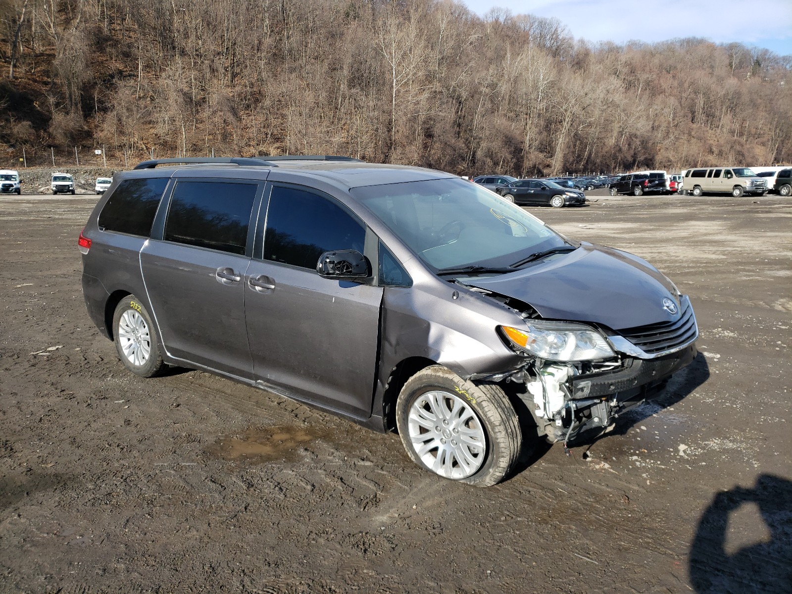 toyota sienna xle 2011 5tdyk3dc4bs155931