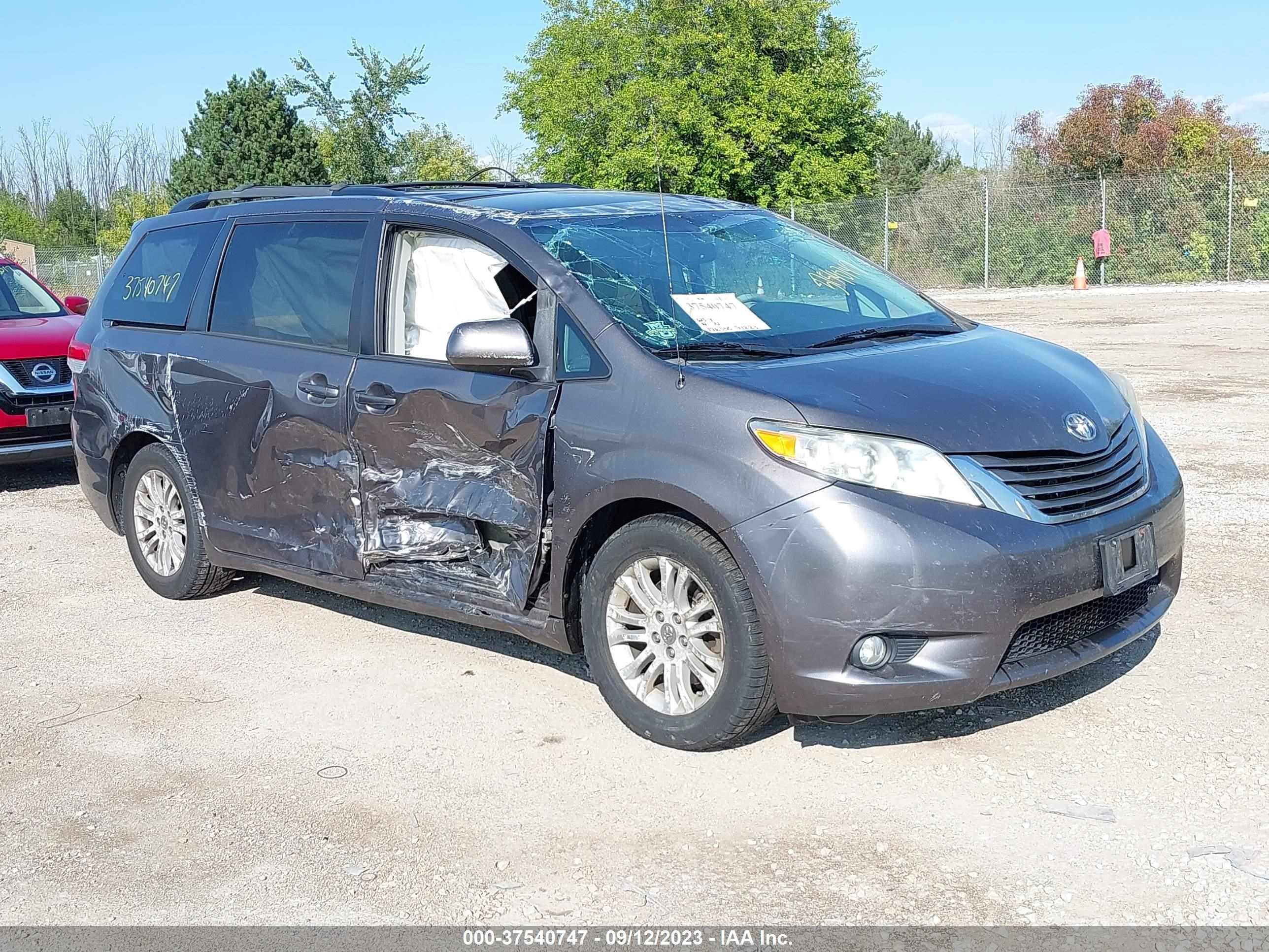 toyota sienna 2011 5tdyk3dc6bs140198