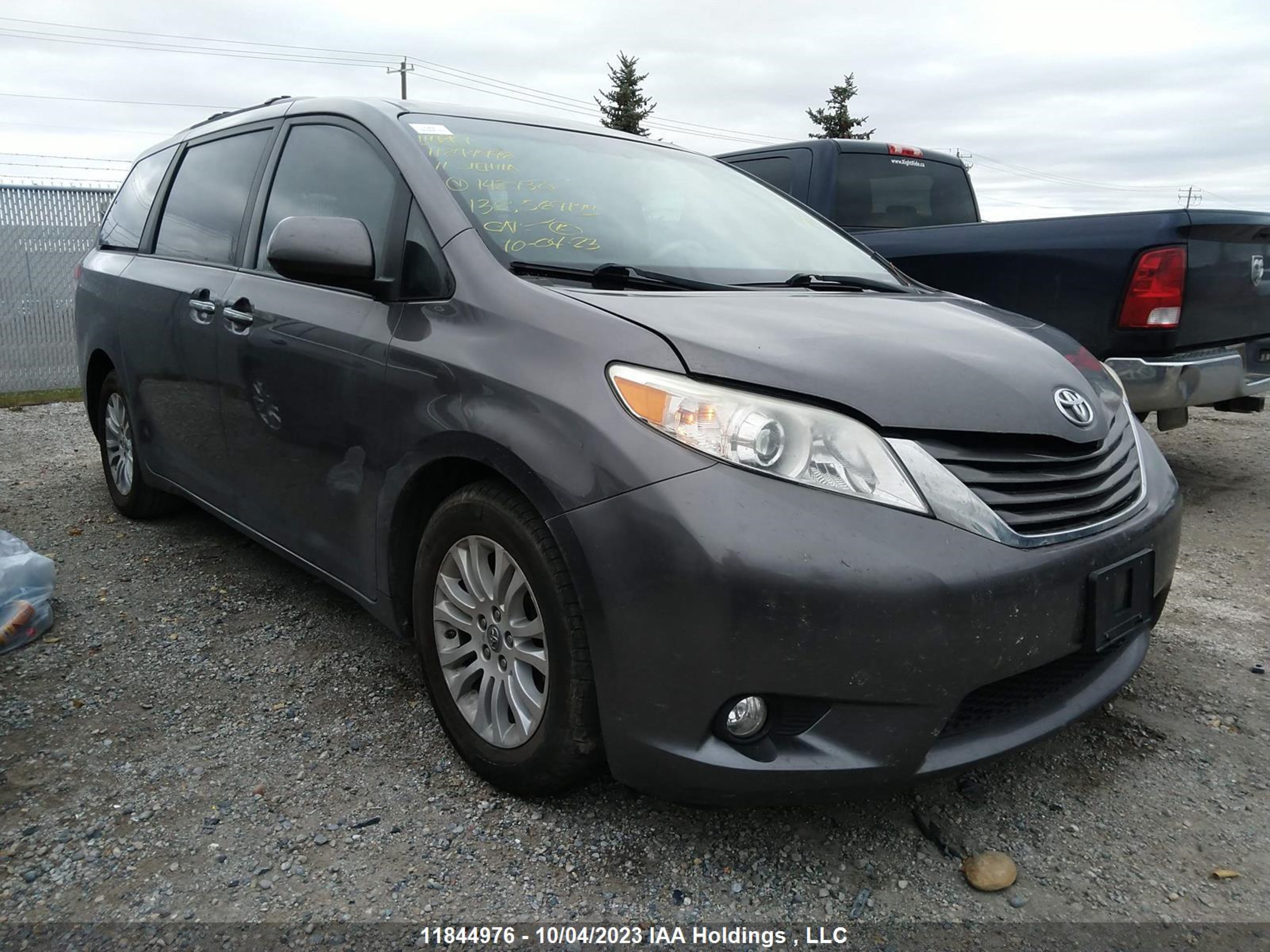 toyota sienna 2011 5tdyk3dc6bs142730