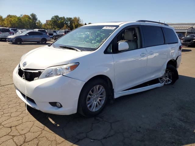 toyota sienna xle 2014 5tdyk3dc6es477135