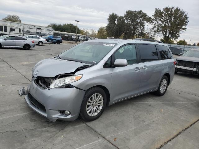 toyota sienna xle 2015 5tdyk3dc7fs678852