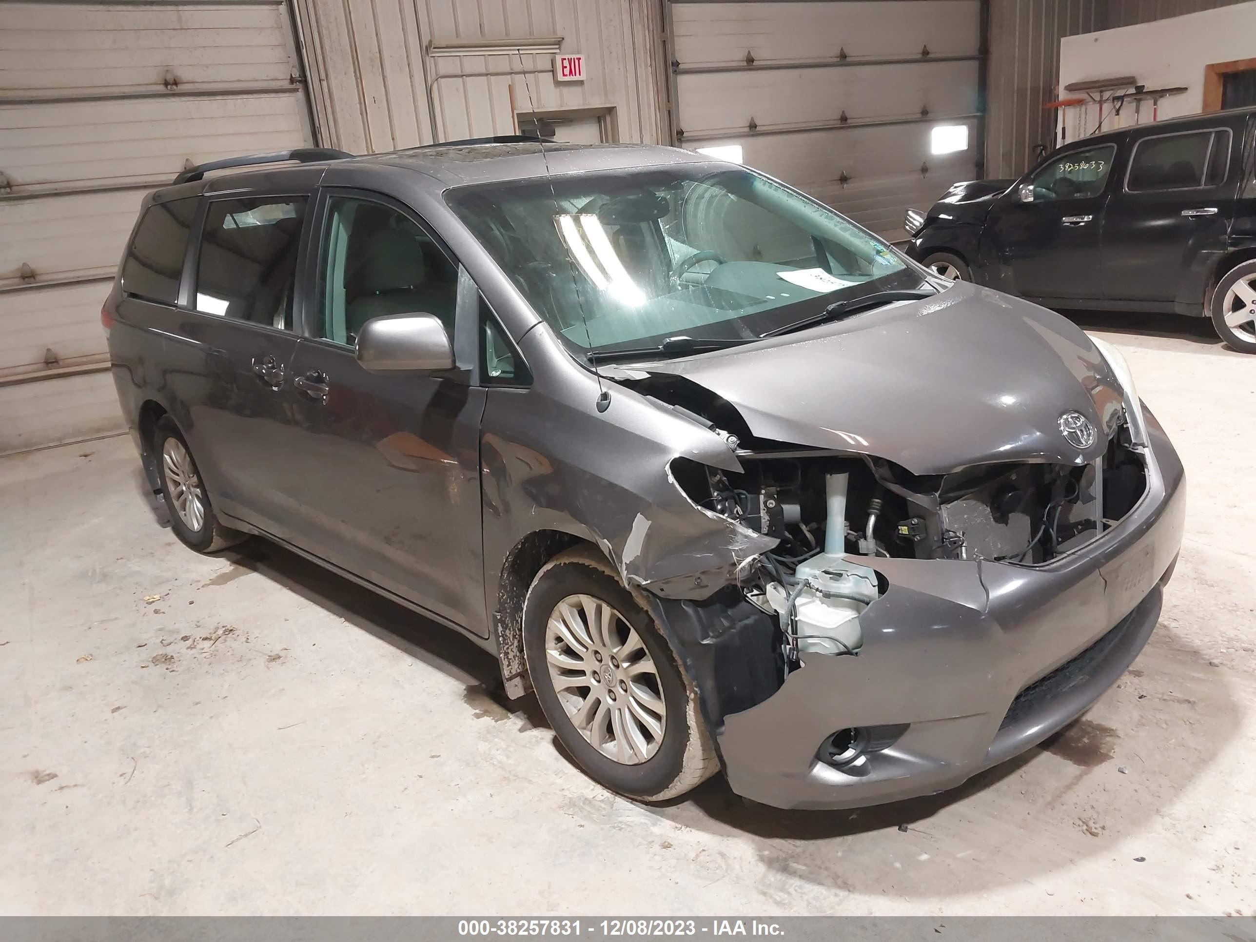 toyota sienna 2011 5tdyk3dc9bs158968