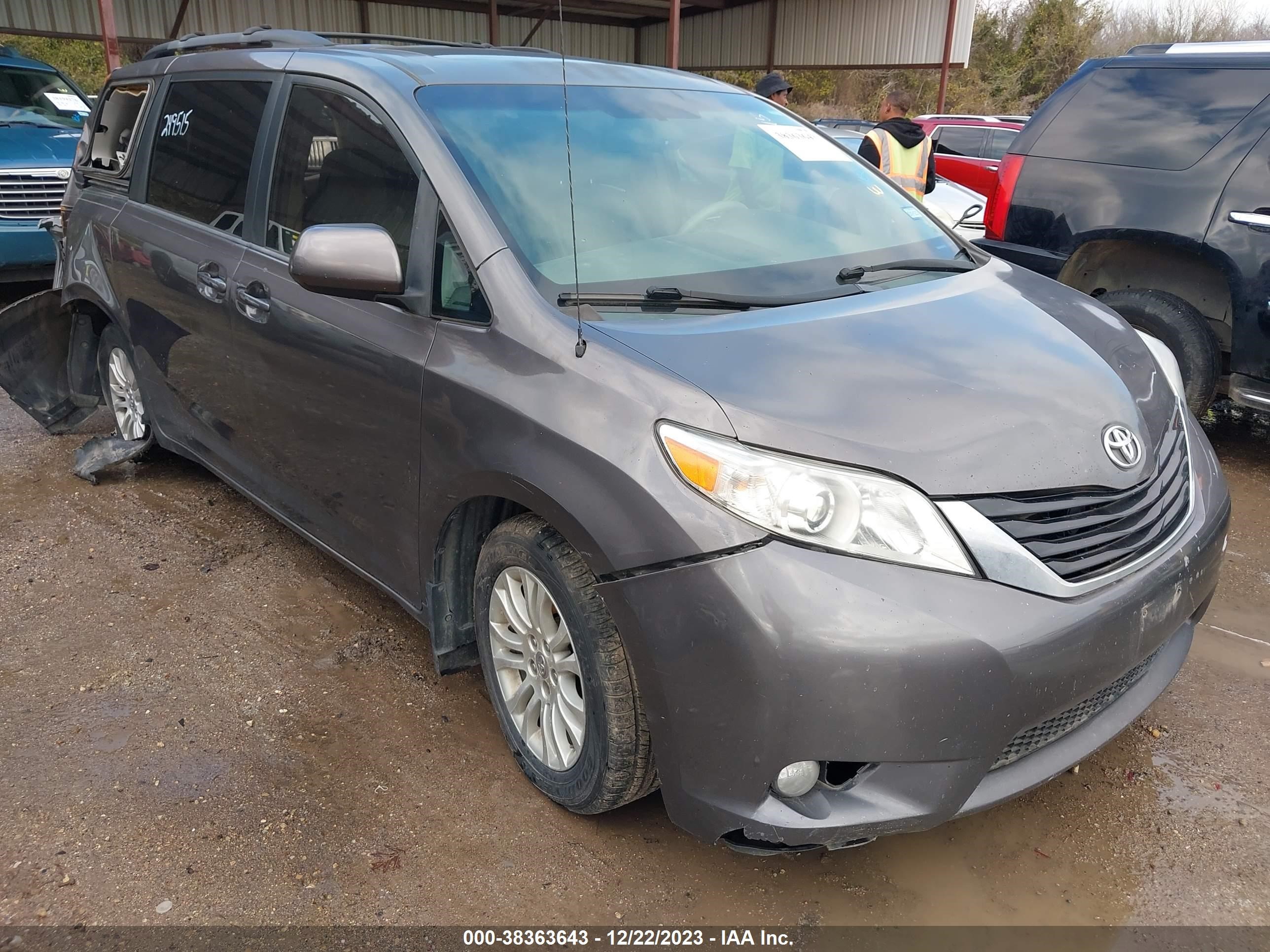 toyota sienna 2012 5tdyk3dc9cs249515