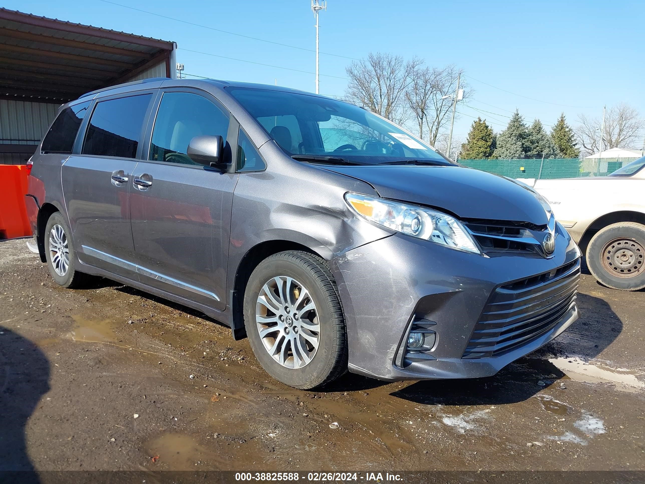 toyota sienna 2018 5tdyz3dc4js913535