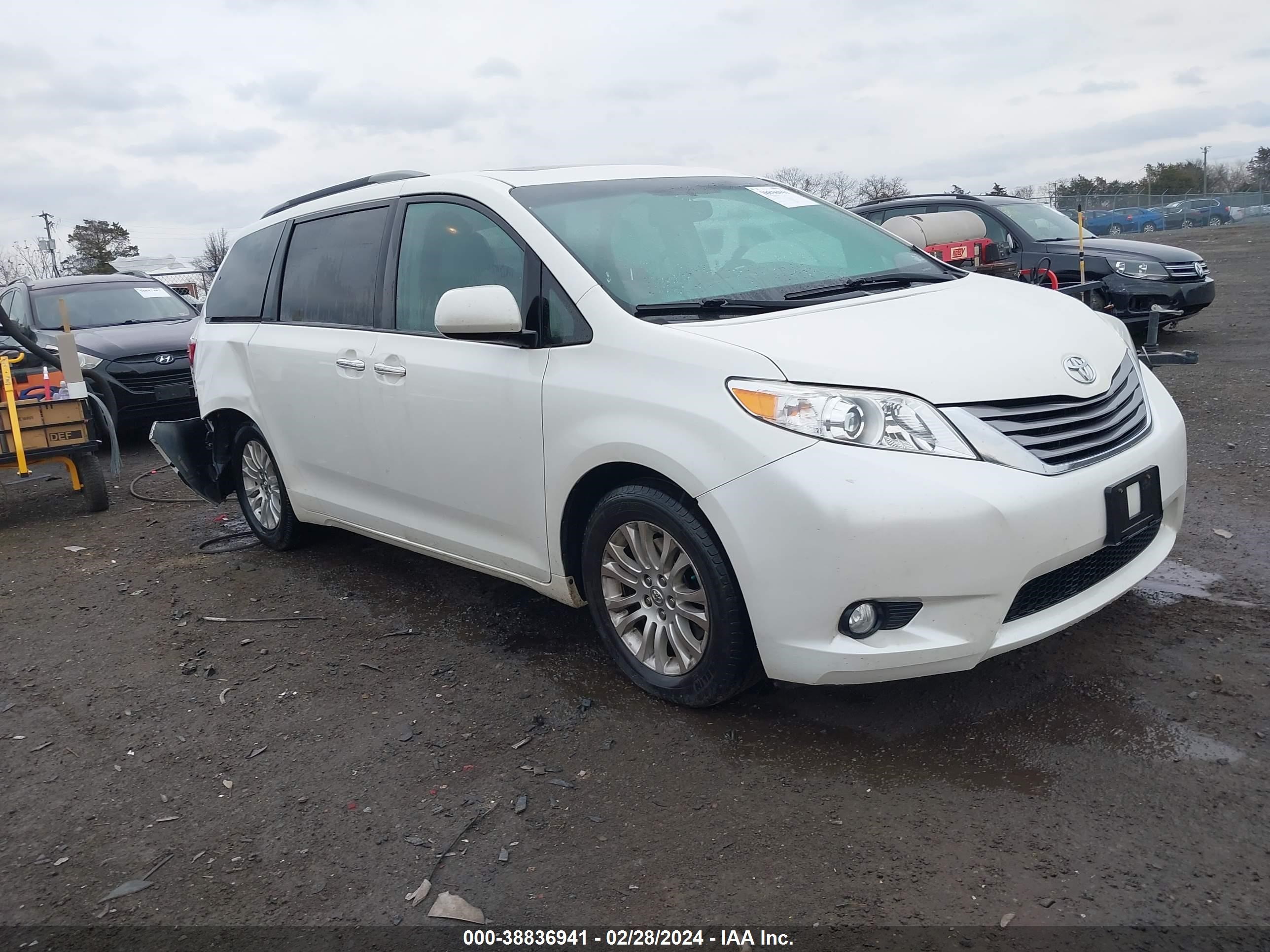 toyota sienna 2017 5tdyz3dc6hs861075