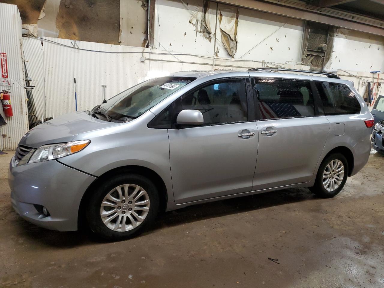 toyota sienna 2017 5tdyz3dc9hs827678