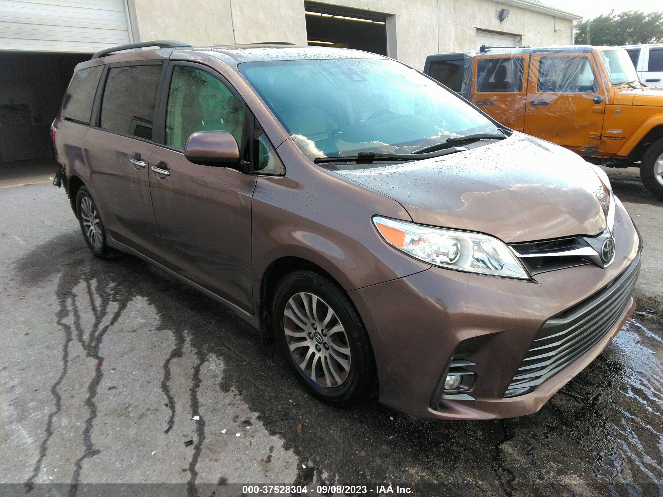 toyota sienna 2018 5tdyz3dcxjs908050