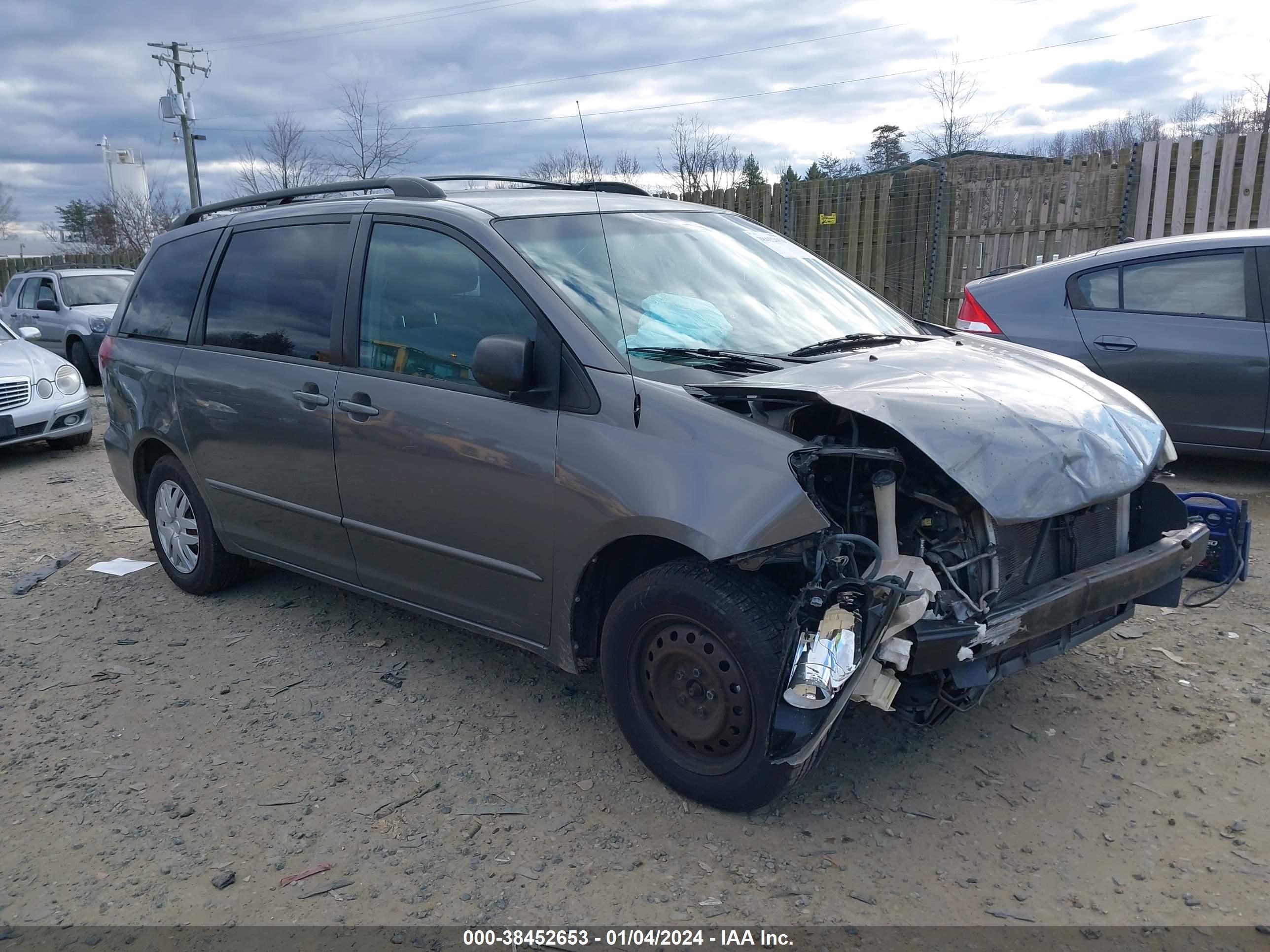 toyota sienna 2004 5tdza23c44s151805