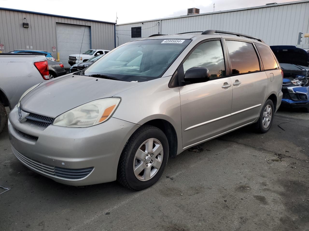 toyota sienna 2004 5tdza23c64s193974