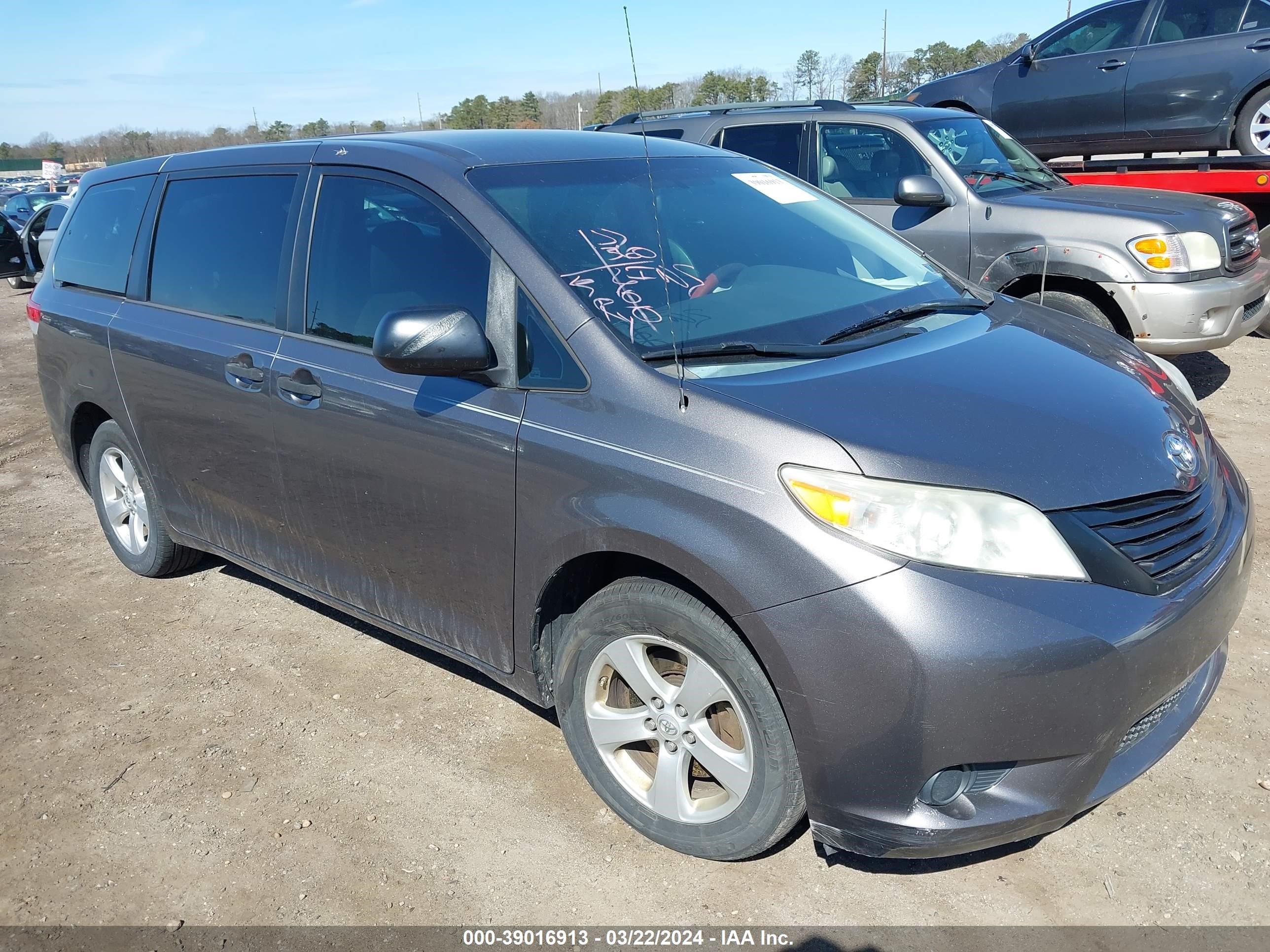 toyota sienna 2013 5tdzk3dc2ds313397