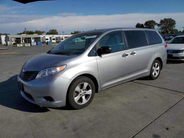 toyota sienna 2011 5tdzk3dc3bs139028