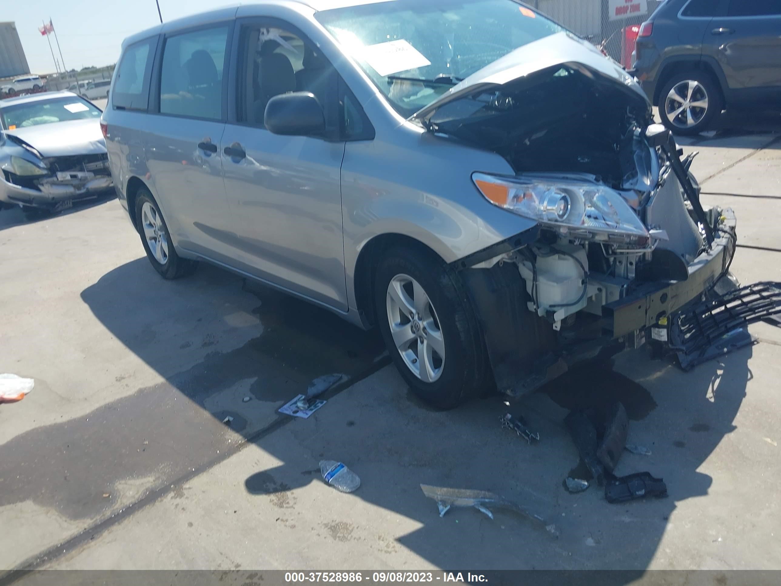 toyota sienna 2015 5tdzk3dc3fs567770