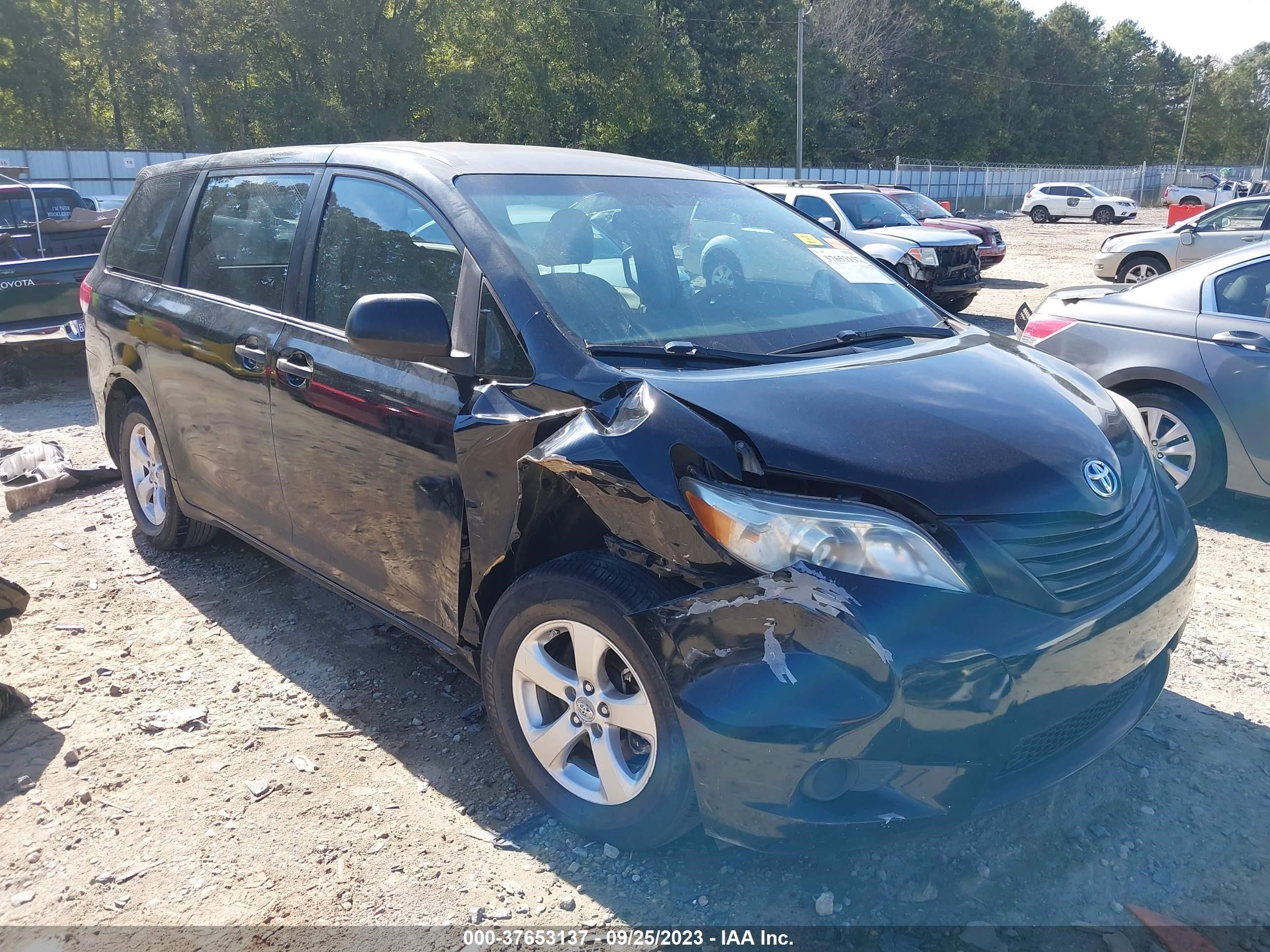 toyota sienna 2011 5tdzk3dc9bs141933