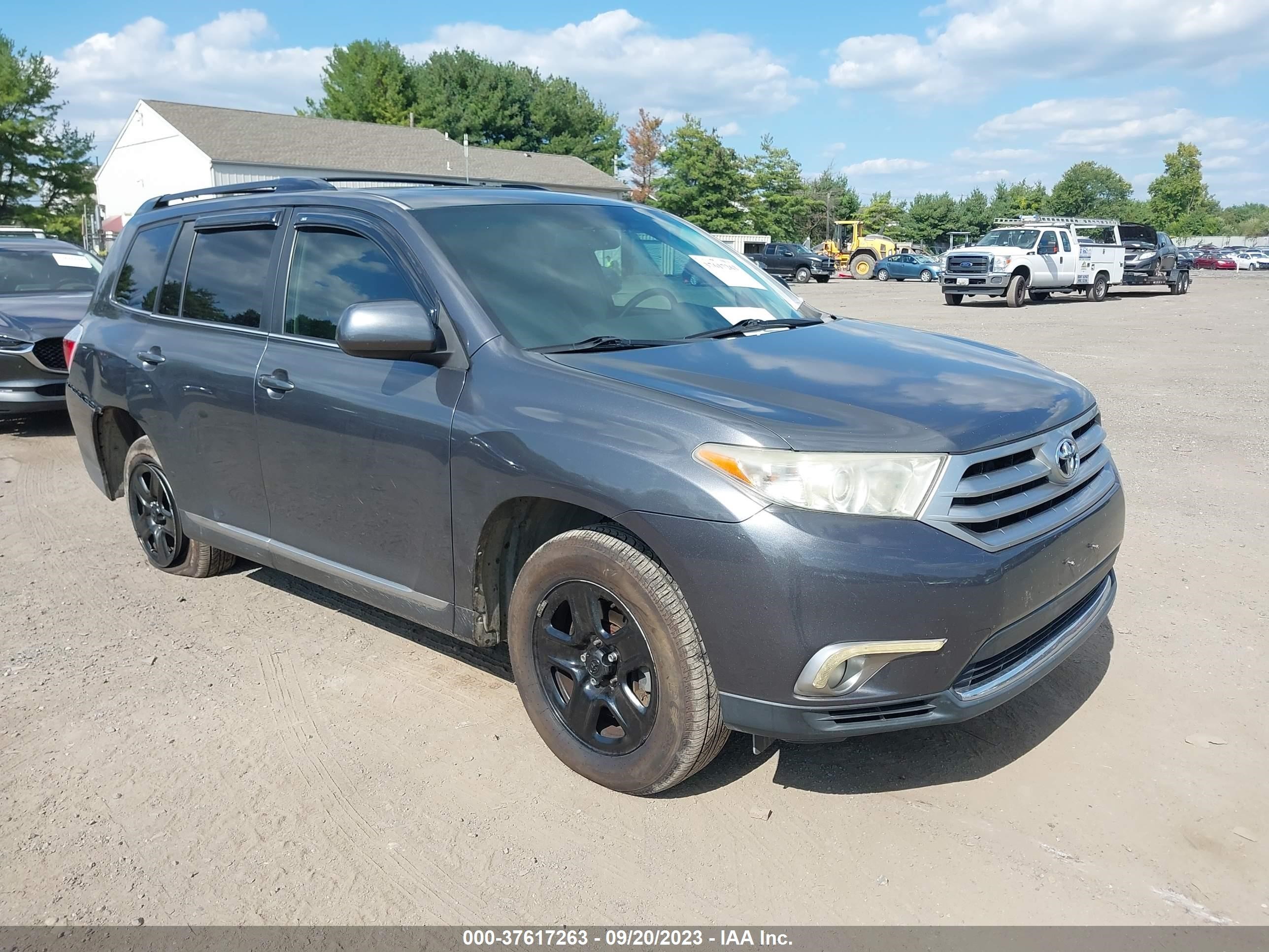 toyota highlander 2011 5tdzk3eh3bs025184