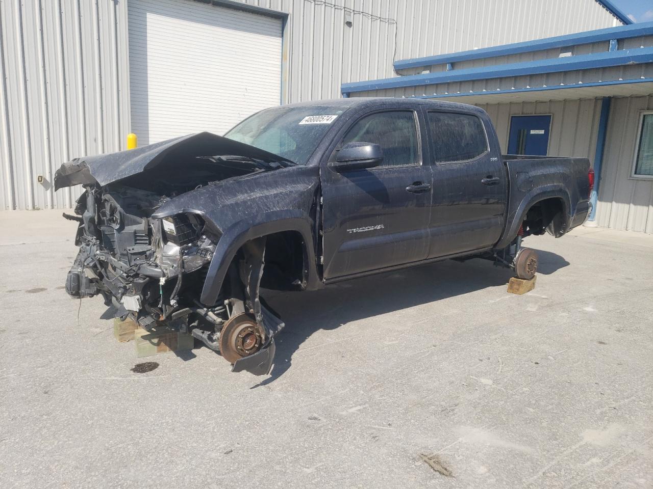 toyota tacoma 2018 5tfaz5cn2jx067111