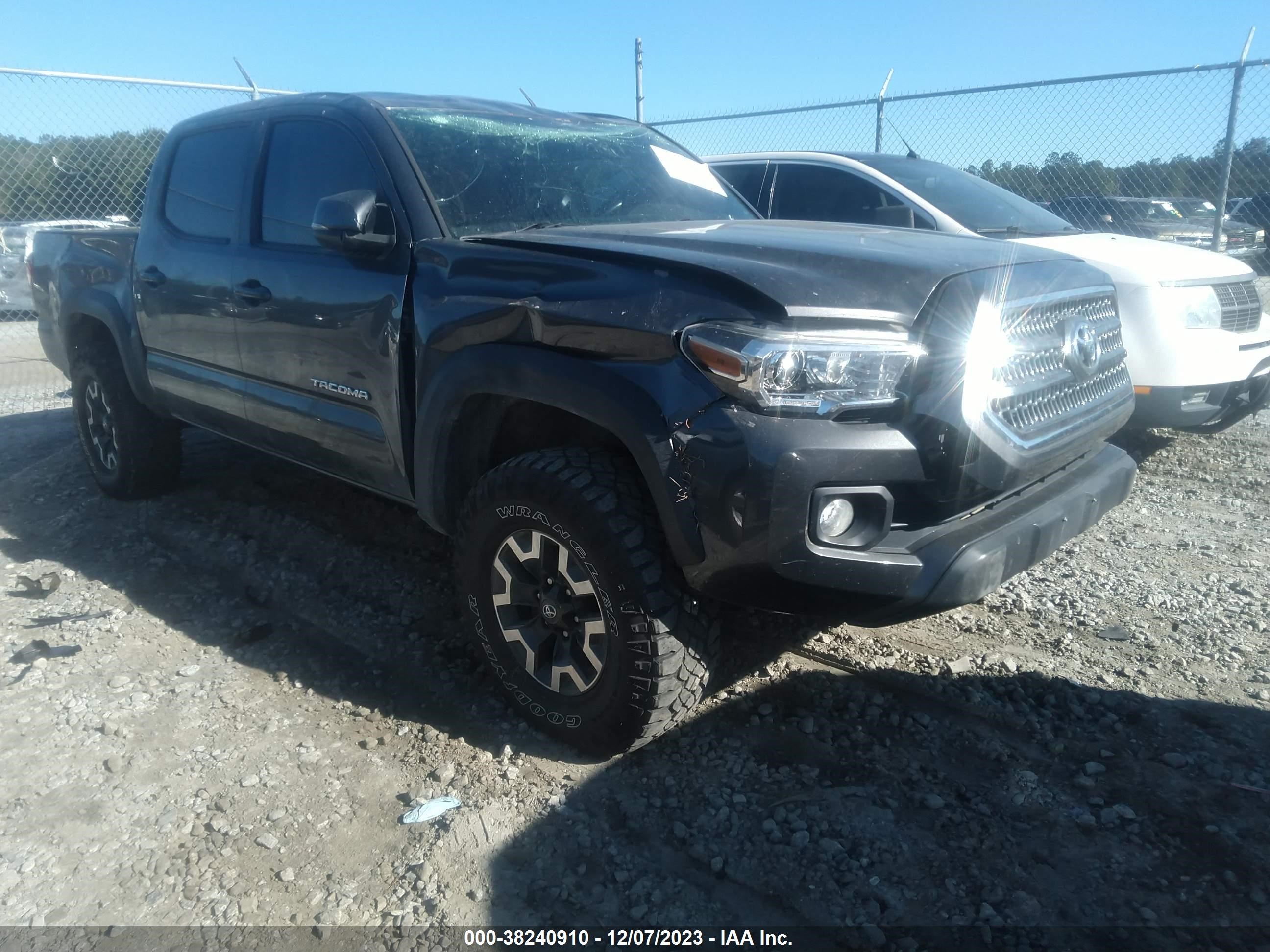 toyota tacoma 2017 5tfcz5an4hx102415