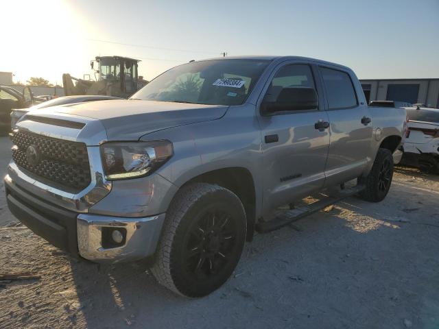 toyota tundra cre 2018 5tfdw5f11jx715813