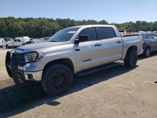 toyota tundra cre 2018 5tfdw5f15jx678183