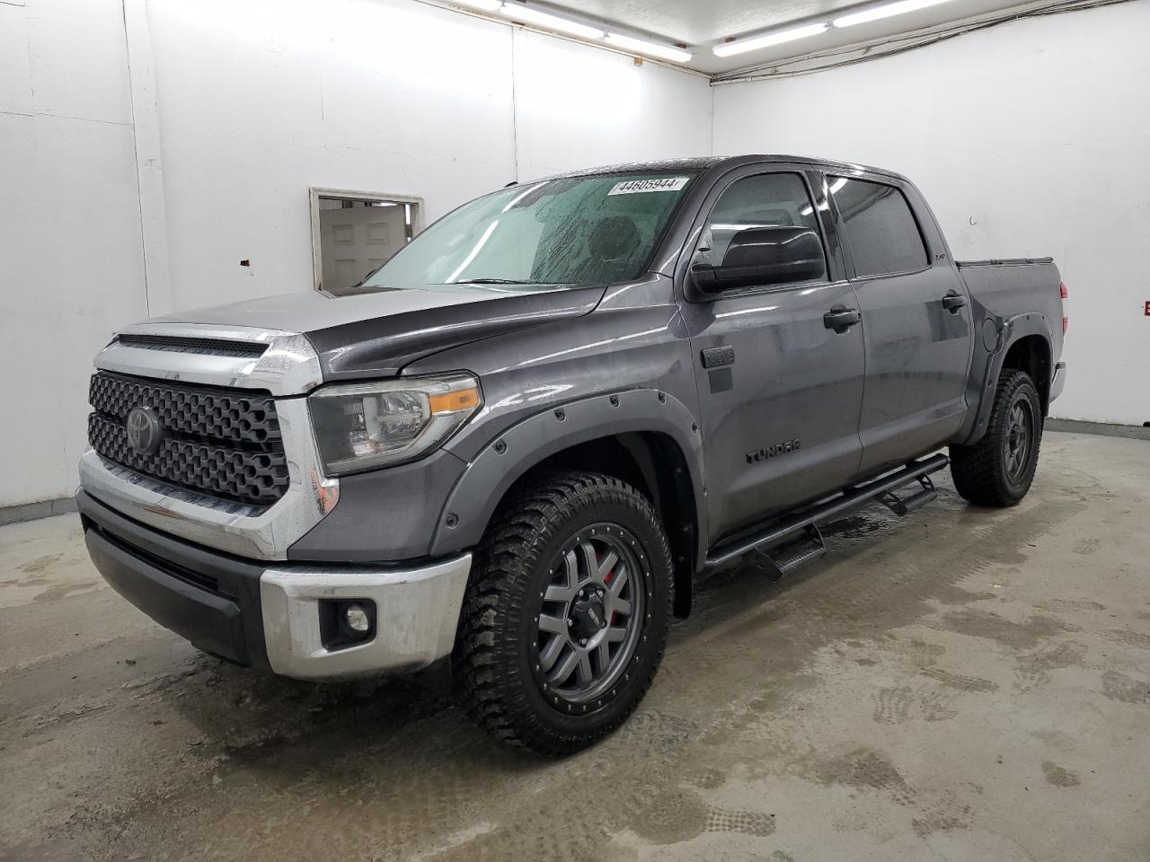 toyota tundra 2018 5tfdy5f17jx761947