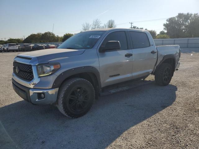 toyota tundra cre 2018 5tfem5f17jx123617