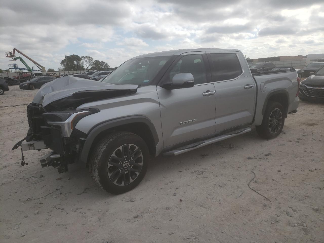 toyota tundra cre 2023 5tfja5db3px067266